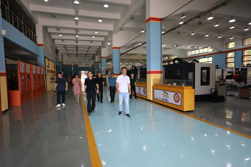株洲市总工会副主席刘必林一行来同花顺网页版页面调研