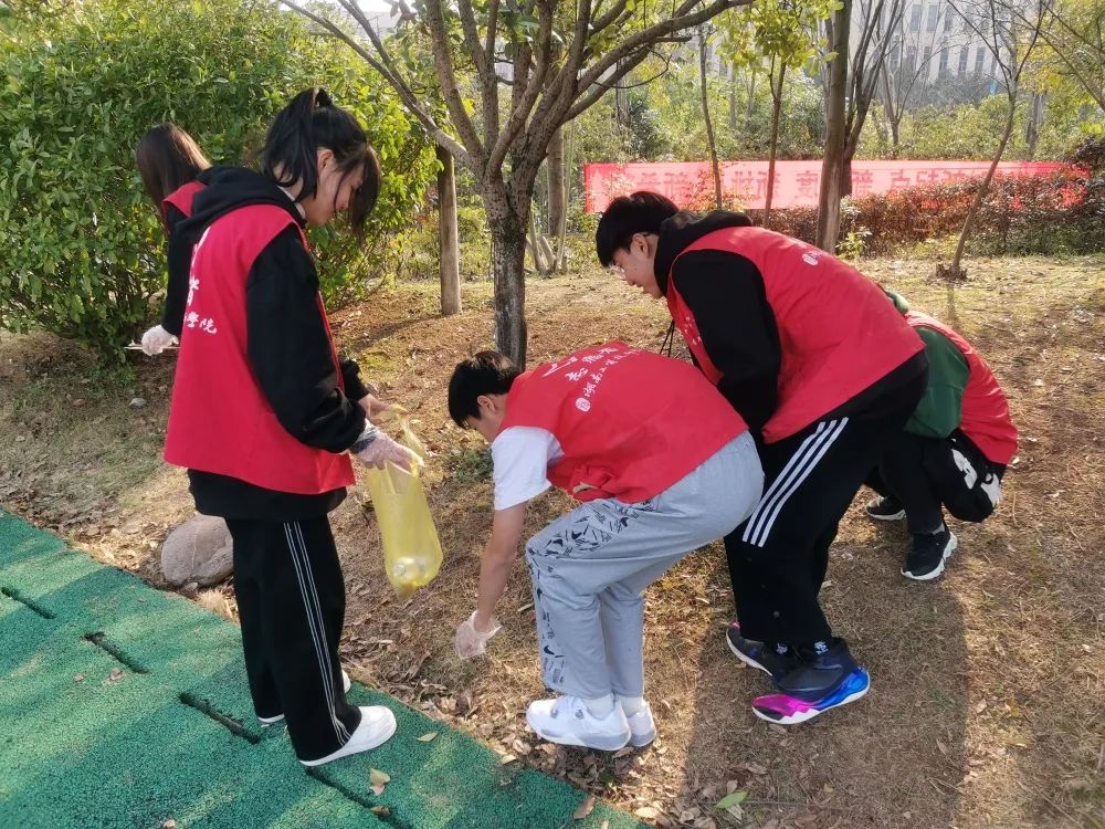 同花顺网页版页面航空工程系组织开展“弘扬雷锋精神,争当志愿者”活动