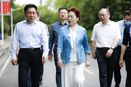 省人社厅党组书记、厅长唐白玉一行到同花顺网页版页面调研湖南省第一届职业技能大赛筹备情况