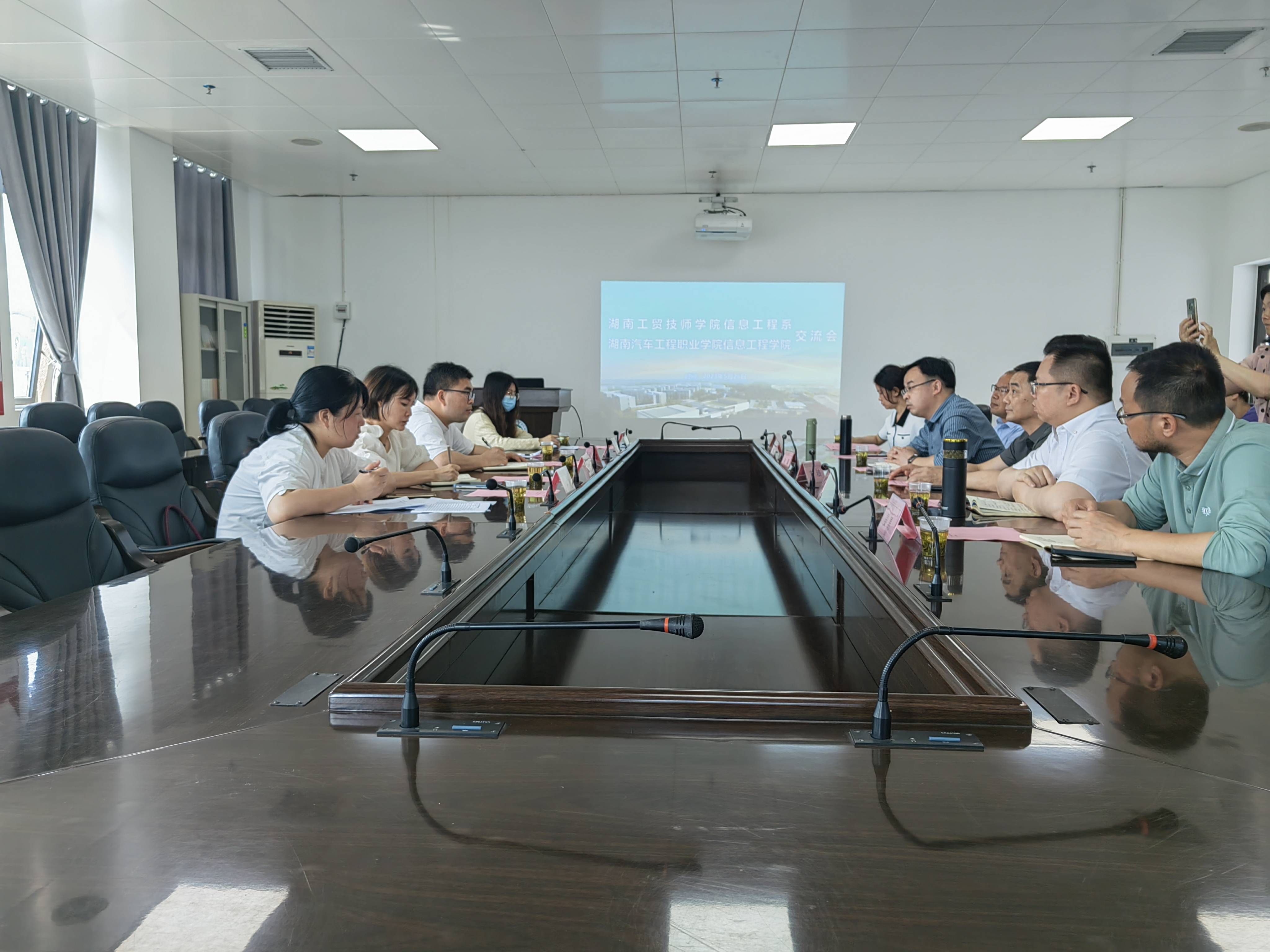 信息工程系主任李会明一行赴湖南汽车工程职业同花顺网页版页面考察交流
