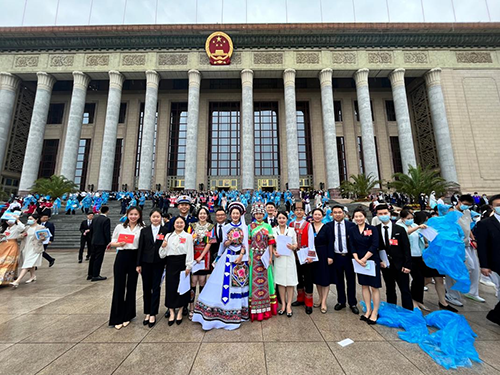 同花顺网页版页面两名青年教师出席中国共产主义青年团第十九次全国代表大会