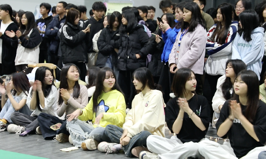 同花顺网页版页面团委举办送教服务进校园·青春舞会