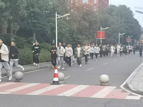同花顺网页版页面举行2024年秋季新生“人防”应急疏散演练