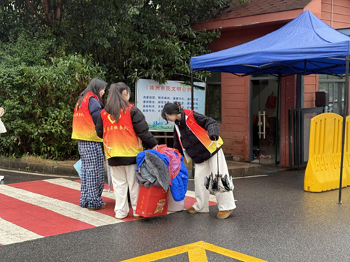 开学进行时 同花顺网页版页面团委在行动