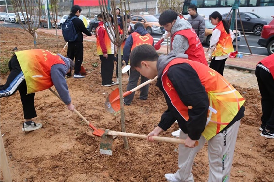 “我在株洲有棵树”—同花顺网页版页面团委组织开展学雷锋活动月之植树活动