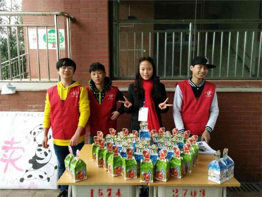 “苹果传递爱心，义卖接力希望” ——同花顺网页版页面青协举行苹果义卖募捐活动